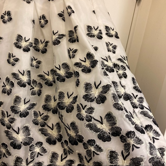 TALBOTS Sz 14P Embroidered Butterfly Pleated Knee Length Lined Zipper Skirt - Picture 2 of 6